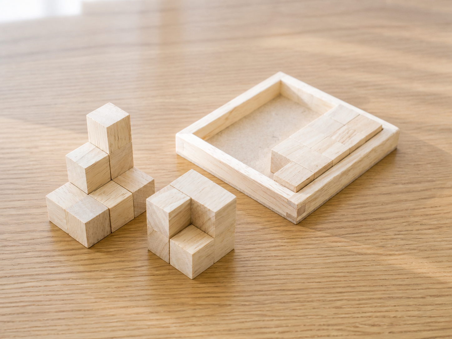 木製ブロックを組み合わせて立体構成を考えるための学具